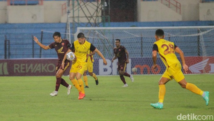 Pertandingan lanjutan BRI Liga 1 mempertemukan PSM Makassar menjamu Persikabo 1973 di Stadion Sultan Agung, Bantul, Yogyakarta, Senin (5/12/2022).