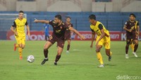 Sementara Persikabo hanya melepaskan 2 tembakan dengan keduanya tepat sasaran di babak pertama. Skor kacamata bertahan hingga turun minum. Foto: Pius Erlangga/detikJateng