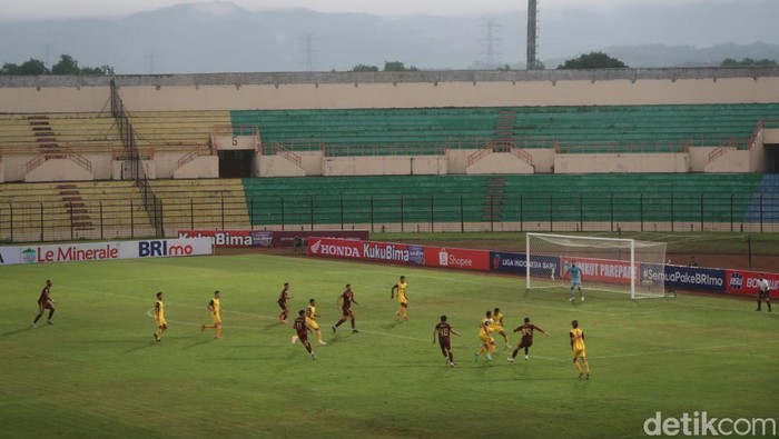 Pertandingan PSM Makassar melawan Persikabo 1973 di Stadion Sultan Agung (SSA) Kabupaten Bantul, Senin (5/12/2022).