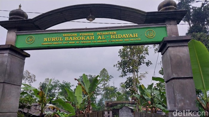 Pondok Pesantren di Desa Supiturang, Pronojiwo, Lumajang lokasi viral pemilik ponpes menolak dievakuasi saat Semeru erupsi