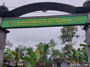 Pemilik Ponpes yang Tolak Dievakuasi Saat Semeru Erupsi Akhirnya Buka Suara