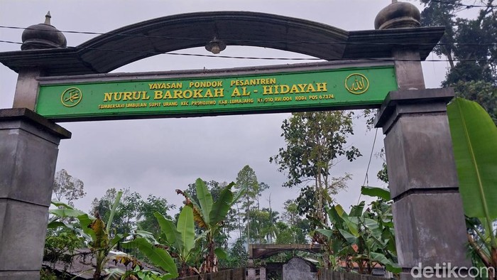 Pondok Pesantren di Desa Supiturang, Pronojiwo, Lumajang lokasi viral pemilik ponpes menolak dievakuasi saat Semeru erupsi