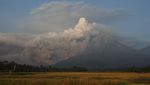 Potret Terkini Gunung Semeru, Masih Semburkan Awan Panas