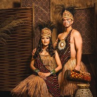 Setelah Bali, NTT, lalu Dayak dan Gorontalo, kini giliran budaya di ujung timur Indonesia yang menjadi pilihan Kaesang Pangarep dan Erina Gudono untuk tema sesi foto prewedding mereka. Pada Minggu (4/12/2022), atau kurang dari sepekan sebelum resmi menjadi pasangan suami-istri, sejoli ini mengunggah foto bernuansa budaya Papua. (Foto: Instagram/@kaesangp)