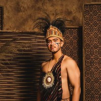 Putra bungsu Presiden Joko Widodo itu juga berseloroh di keterangan foto solonya. Memamerkan torso tubuhnya, ia mengaku sampai tahan supaya tidak terlihat gemuk. Tahan napas supaya gak lemu, tulisnya. (Foto: Instagram/@kaesangp)