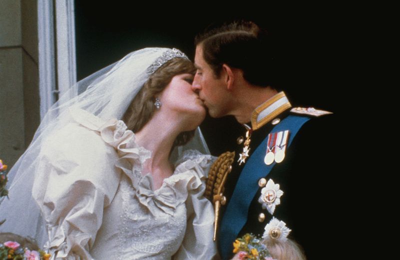 (Original Caption) Wedding of Prince Charles and Lady Diana Spencer. Shows the famous kiss on the balcony of Buckingham Palace, after ceremony.