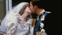 Sejauh ini pernikahan termahal yang pernah dilakukan di negara berbahasa Inggris, pernikahan Pangeran Charles dan Lady Diana Spencer menelan biaya $48.000.000 pada tahun 1981. Artinya, pada tahun 2022, upacara ini, yang secara luas dianggap sebagai peristiwa dongeng dekade ini, akan menelan biaya lebih dari $147.000.000. Foto: Bettmann Archive/Bettmann