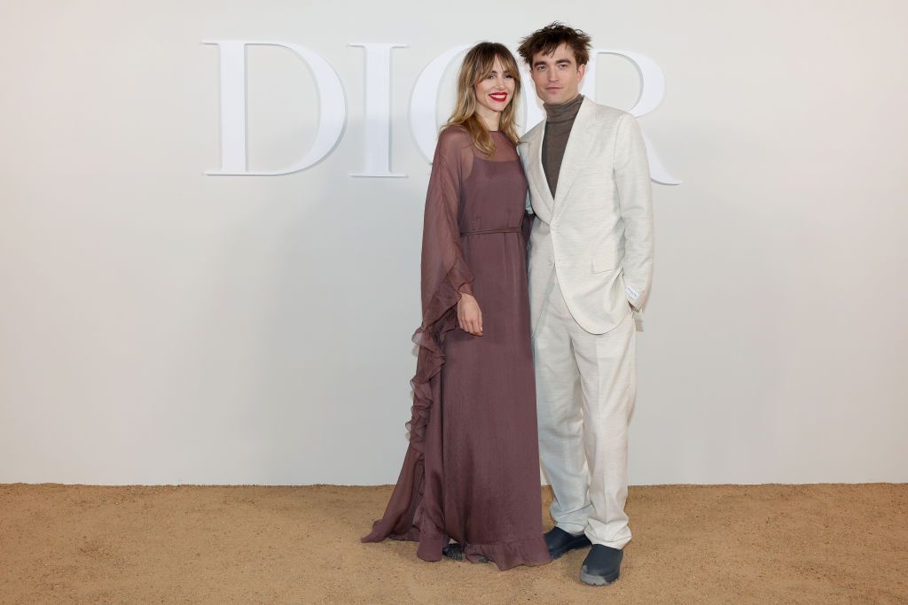 4 Tahun Kencan, Robert Pattinson & Suki Waterhouse Perdana Tampil Bersama