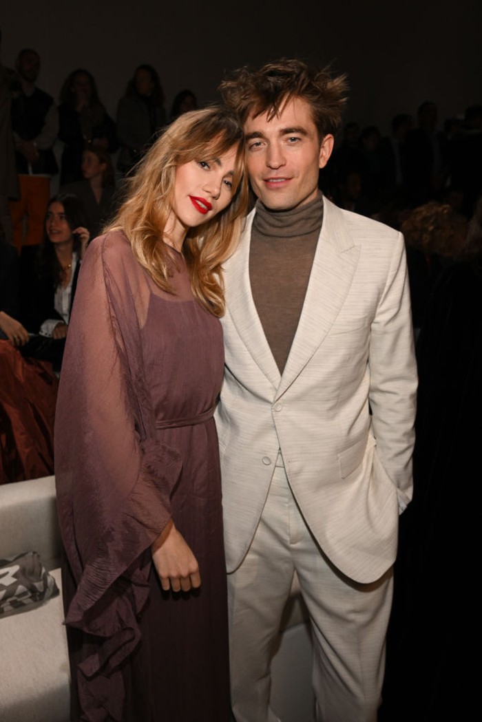 GIZA, EGYPT - DECEMBER 03: Suki Waterhouse and Robert Pattinson attend the Dior Fall 2023 Menswear Show on December 03, 2022 in Giza, Egypt. (Photo by Stephane Cardinale - Corbis/Corbis via Getty Images)