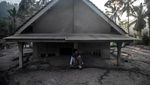 Rumah-rumah Warga Tertimbun Abu Vulkanik Gunung Semeru