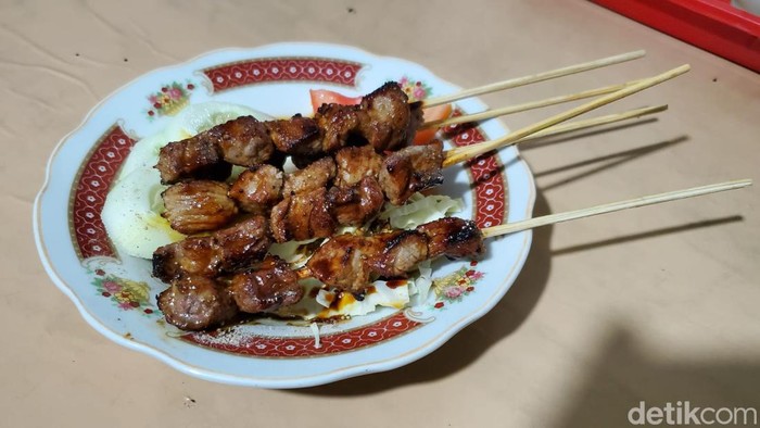 Sate kuda di Denggung, Sleman. Sate kuda Sarini ini dijual Rp 24 ribu per porsi atau lima tusuk.