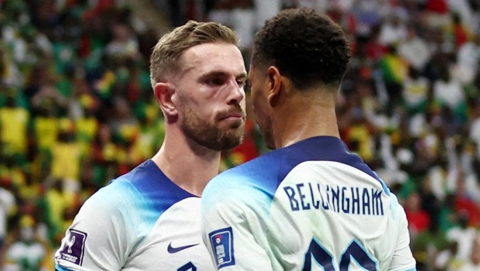 Soccer Football - FIFA World Cup Qatar 2022 - Round of 16 - England v Senegal - Al Bayt Stadium, Al Khor, Qatar - December 4, 2022 Englands Jordan Henderson celebrates scoring their first goal with teammate Jude Bellingham REUTERS/Marko Djurica