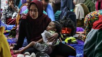 Sebagian pengungsi merupakan anak-anak.