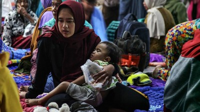 Ribuan Warga Mengungsi Akibat Erupsi Semeru