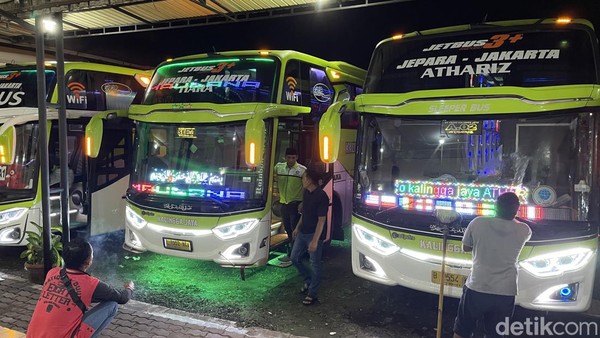 Jajaran bus PO Kalingga Jaya, dari suite class sampai super eksekutif.