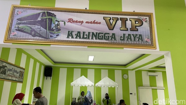 Tempat makan besar di daerah Weleri khusus untuk bus suite class PO Kalingga Jaya.