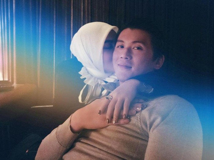 Syahrini dan Reino Barack makin mesra.