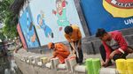 Kreatif! Gang Pinggir Kali di Tanah Abang Ini Dicat Warna-warni