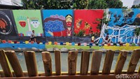 Gambar mural tersebut terdiri dari gambar ondel-ondel, taman satwa, hewan, dan masih banyak lagi.