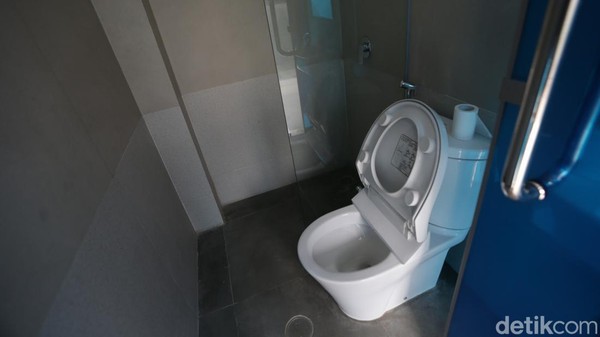 Toilet di Sudirman Ini Transparan Seperti di Jepang