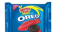 Khusus dipasarkan di Swedia, ada Oreo varian rasa ikan Swedia. Menurut orang yang pernah mencobanya, varian ini ini mirip seperti obat batuk. Foto: Eat This, Not That