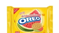 Unik banget! Bukan rasa permen atau minuman, pada musim panas tahun 2013, Oreo pernah merilis varian rasa semangka yang unik. Rasa ini terinspirasi dari buah yang menyegarkan saat cuaca panas. Foto: Eat This, Not That