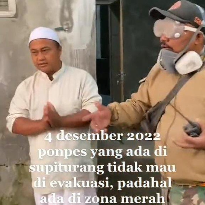 Video rekaman petugas mengajak pengurus ponpes dievakusi usai erupsi Semeru di Sapiturang, Lumajang