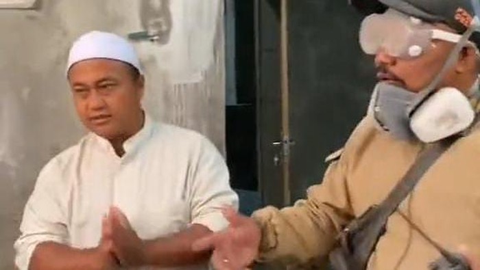 Video rekaman petugas mengajak pengurus ponpes dievakusi usai erupsi Semeru di Sapiturang, Lumajang