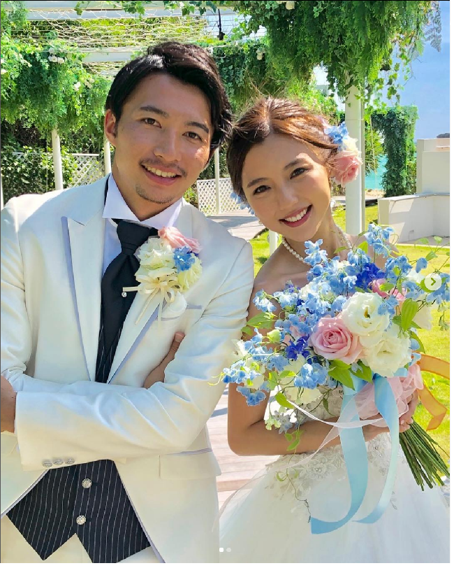 Erina Mano dan Gaku Shibasaki menikah pada 16 Juli 2018. Penyanyi Jepang ini jarang memperlihatkan kebersamaannya bersama Gaku di akun Instagramnya. Foto: Instagram