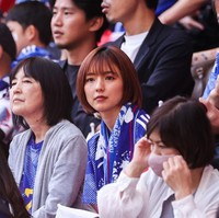Sosok artis Jepang yang jadi sorotan saat berada di bangku penonton Piala Dunia 2022 di Qatar adalah Erina Mano. Wanita cantik ini merupakan istri dari gelandang timnas Jepang, Gaku Shibasaki.Foto: Getty Images