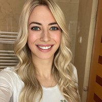 Istri dari pemain gelandang tersebut pernah jadi perbincangan ketika dilaporkan mendesak suaminya pindah ke Liverpool. Namun hingga saat ini pria 30 tahun itu masih setia pada Inter Milan.Foto: Instagram