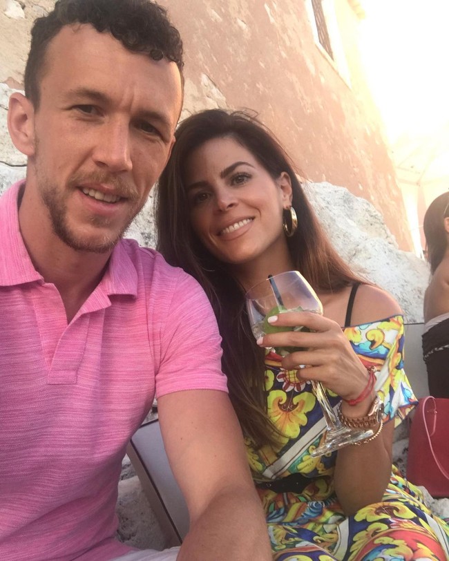 Josipa Perisic, Istri Ivan PerisicDilaporkan bahwa Josipa dan Perisic adalah pasangan sejak remaja yang menikah pada 2012. Mereka pun sering menampilkan kemesraan di media sosial.Foto: Instagram