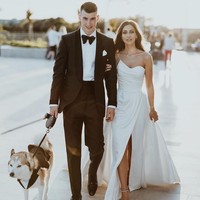 Helena dan Dominik baru menikah tahun ini. Pengantin baru itu sering menampilkan kemesraan mereka, tak terkecuali di lapangan bola. Foto: Instagram