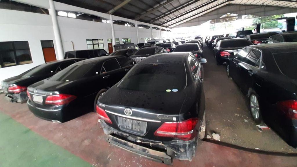 33 Mobil Bekas Pejabat dari Camry hingga Crown Dilelang Mulai Rp 84 Jutaan, tapi...