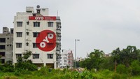OYO setidaknya memangkas 10% dari 3.700 karyawan tetapnya. Sementara itu, pada saat yang sama perusahaan juga menyatakan baru saja merekrut 250 orang baru. (Debarchan Chatterjee/Getty Images)