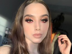 7 Potret Kontestan Ratu Kecantikan yang Kesetrum di Atas Panggung