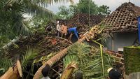 Angin Puting Beliung Terjang Selopamioro Bantul, Puluhan Rumah Rusak