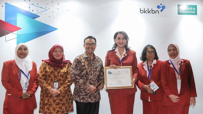 Badan Kependudukan dan Keluarga Berencana Nasional (BKKBN) gelar Forum Nasional Stunting 2022 di Jakarta. Kowani terima piagam apresiasi dalam forum ini.