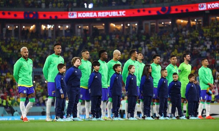 Soccer Football - FIFA World Cup Qatar 2022 - Round of 16 - Brazil v South Korea - Stadium 974, Doha, Qatar - December 5, 2022 Brazils Neymar and teammates lined up before the match REUTERS/Kai Pfaffenbach