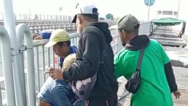 bunuh diri suramadu