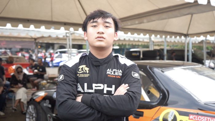 Davin Augusta merupakan pebalap Alpha Rules Drift Team.