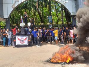 Sopir Taksi Online Demo di Kantor Gubernur Sulsel, Tuntut Tarif Naik Rp 7.500