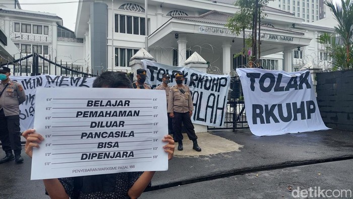 Demo tolak RKUHP di Bandung