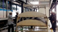 Pencopotan AC kereta dilakukan hingga selesai, kereta pun dimajukan agar mesin pendingin kereta itu dapat dilakukan pemeriksaan lebih lanjut.