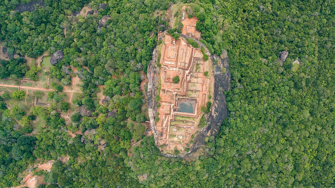 Foto aerial Kota Kuno Sigiriya, Sri Lanka.