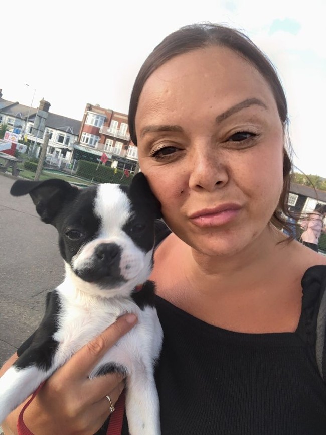 Menurut psikolog dan ilmuwan, pemilik bisa mirip hewan peliharaannya, karena mereka cenderung tertarik mengadopsi hewan yang punya kesamaan fitur dengannya. Foto: Itchpet