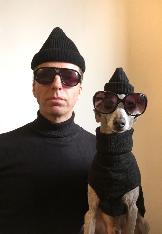 Tak jarang, entah karena selalu bersama setiap hari, penampilan para ‘anak bulu’ ini jadi mirip dengan pemiliknya. Ternyata hewan dan pemilik yang punya kemiripan bukanlah mitos semata. Foto: Itchpet