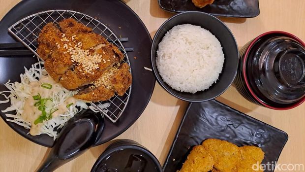 Hidangan dari Katsunyaka di Ciwalk