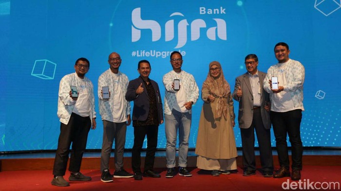 Hijra Bank bertransformasi ke digital. Anak usaha ALAMI Group resmi meluncurkan aplikasi mobile banking Hijra Bank App.