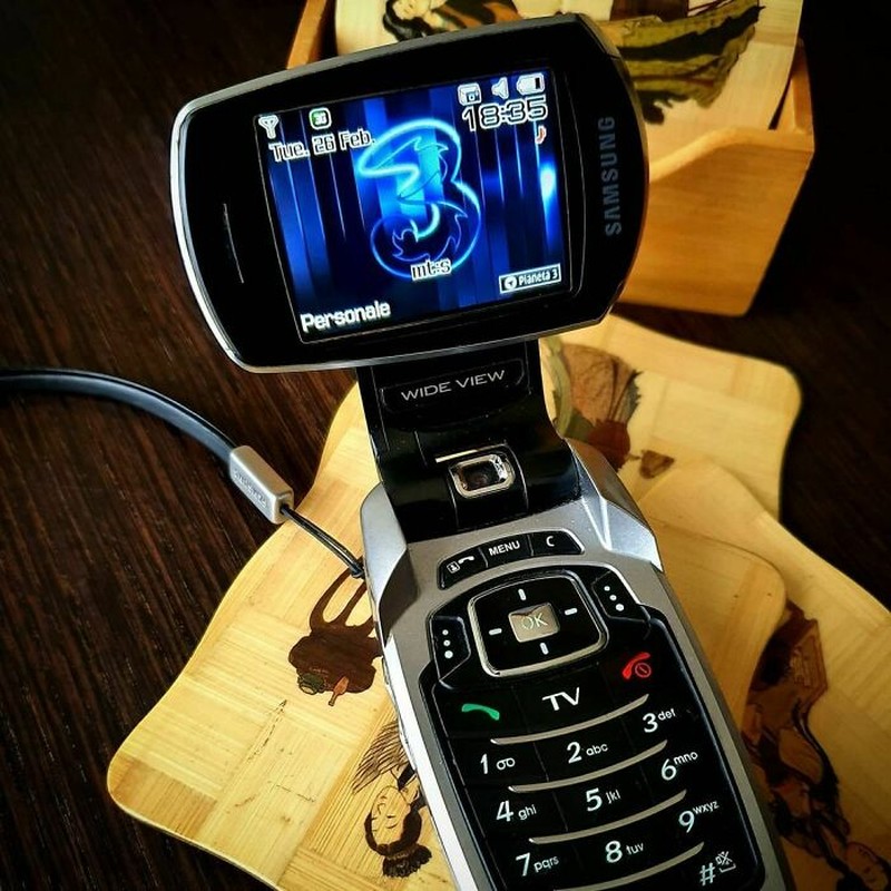 HP Jadul Berdesain Nyeleneh